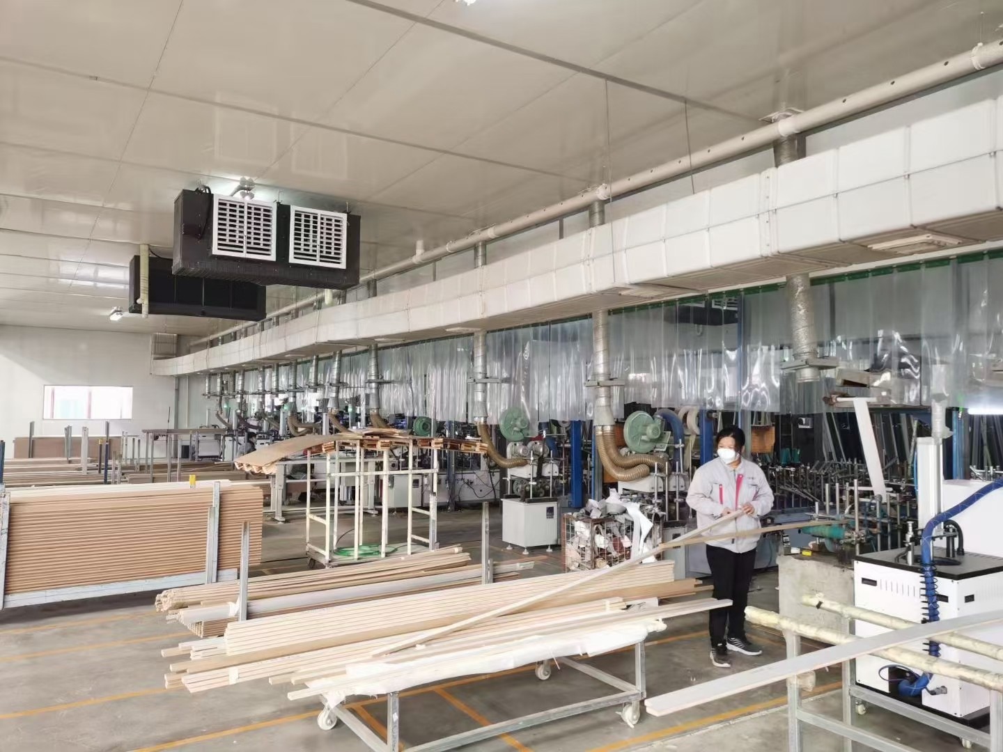 1649842746677707.jpg 節(jié)能省電空調組裝現(xiàn)場1.jpg